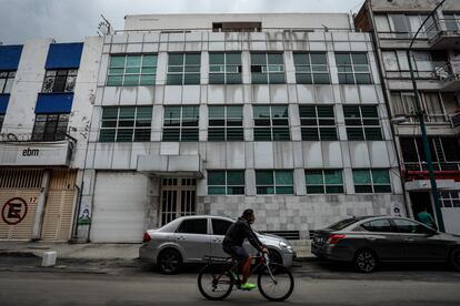 Fachada del edificio ubicado en la calle Manuel Márquez Sterling número 15 del Centro Histórico de Ciudad de México.