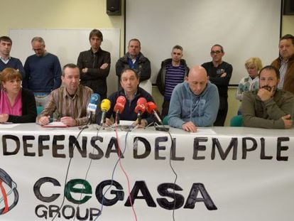 Los representantes de los comités de Cegasa, durante su comparecencia en Vitoria.