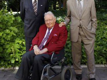 Fernando Álvarez de Miranda, José Federico de Carvajal y Carlos María Brú, en una foto del pasado junio.