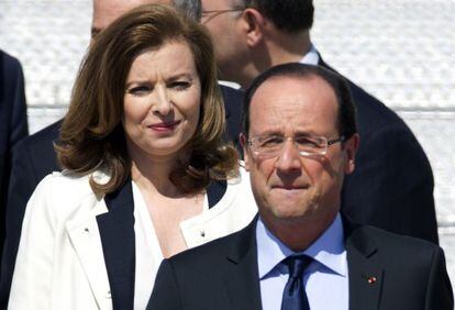 El presidente francés, François Hollande, y su pareja, la periodista Valérie Trierweiler