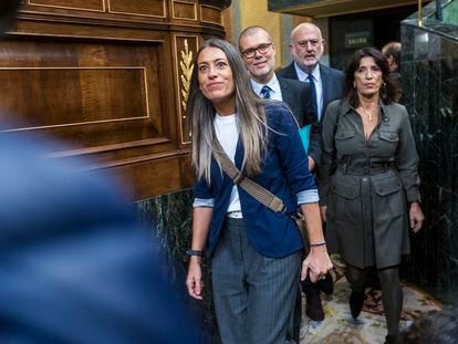 Los diputados de Junts acceden al hemiciclo durante la investidura de Pedro Sánchez, el pasado noviembre.