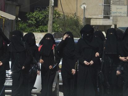 Mujeres en territorio controlado por el Estado Islámico en Siria (Reuters)