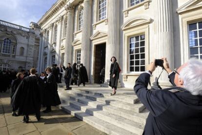 Acto de graduación en la Universidad británica de Cambridge.