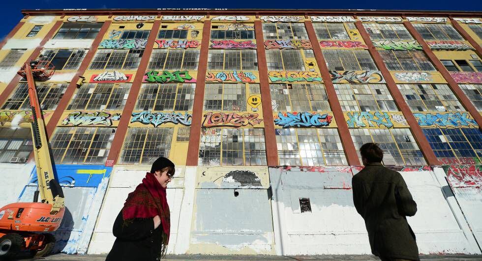 5Pointz cuando estaban tapando los murales.