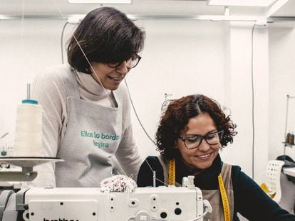 Ellas lo bordan, un hilo para salir de la esclavitud