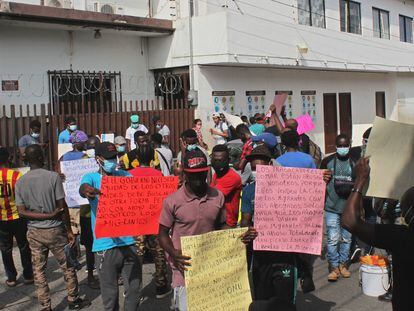 Un grupo de migrantes haitianos protesta en Tapachula, en Chiapas (México).