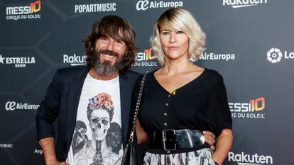 BARCELONA, SPAIN - OCTOBER 10: Santi Millan and Rosa Olucha pose on the red carpet during the premiere of 'Messi 10' by Cirque du Soleil on October 10, 2019 in Barcelona, Spain. (Photo by Xavi Torrent/WireImage)