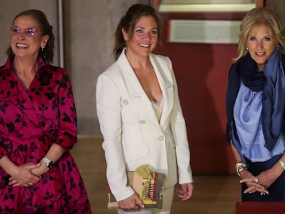 Beatriz Gutiérrez Müller, Sophie Grégorie Trudeau, y Jill Biden, en el museo del Templo Mayor de Ciudad de México.