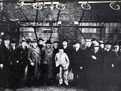 Charles Proteus Steinmetz, en el centro, junto a Albert Einstein, en 1921.