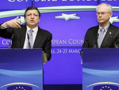 El presidente del Consejo Europeo, Herman Van Rompuy, junto al presidente de la Comisión Europea, José Manuel Durão Barroso