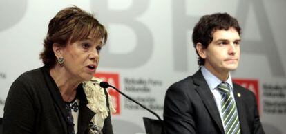 La diputada de Cultura de Bizkaia, Josune Ariztondo, junto al diputado de Presidencia, Unai Rementeria.