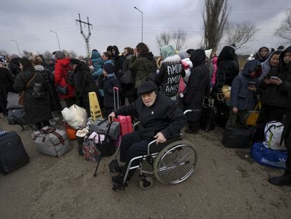 Refugiados ucranios el martes a su llegada a la localidad de Palanca, en Moldavia.