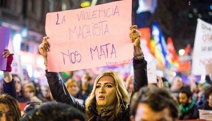 Primera marcha nacional contra los travesticidios el 28 de junio en Buenos Aires, Argentina.