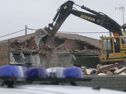 Derribo de 10 viviendas ilegales en Chiclana en diciembre de 2009.