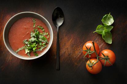 Albahaca sopa tomate