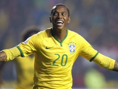 Robinho celebra su gol ante Paraguay