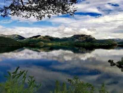 El embalse del Porma, donde transcurre la ruta literaria.