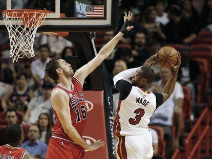 Dwyane Wade y Pau Gasol.