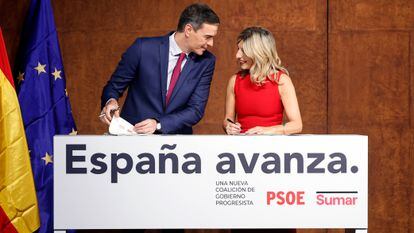 Pedro Sánchez y Yolanda Díaz, durante la firma de su acuerdo de Gobierno en noviembre.