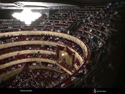 Vista de los pisos superiores del Teatro Real durante la función de este miércoles.