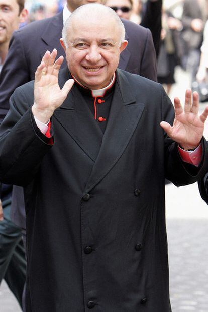 El arzobispo de Milán, Dionigi Tettamanzi.