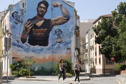 Mural en recuerdo de Pablo Ráez en una calle de Málaga.