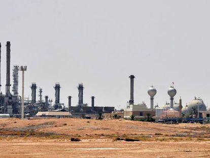 Una plataforma petrolífera de Aramco, este domingo cerca de Riad.