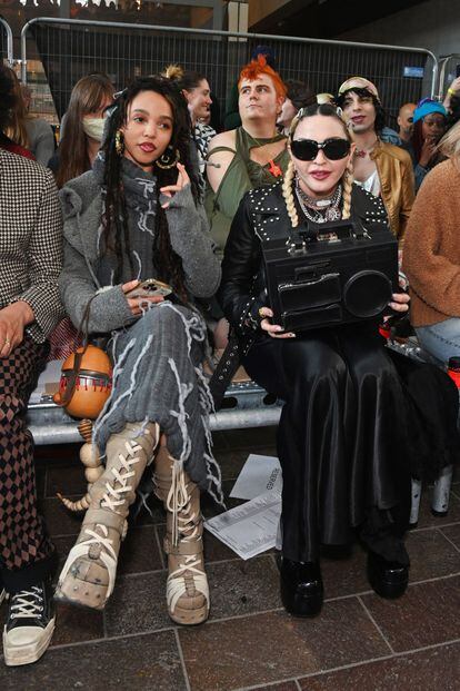 FKA Twigs y Madonna en primera línea del desfile.