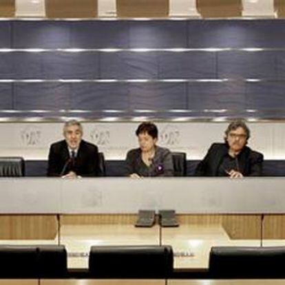 Los diputados de IU Gaspar Llamazares (i); ERC, Joan Tardá, y BNG, Olaia Fernández.