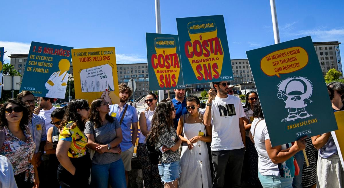 Cerca de 2.000 médicos portugueses revoltam-se contra horas extraordinárias |  Sociedade