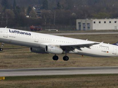 Avi&oacute;n de la compa&ntilde;&iacute;a Lufthansa