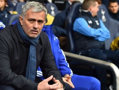Mourinho, destituido como entrenador del Chelsea.