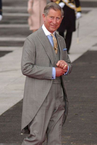 En la boda de los príncipes de Astuarias, en 2004, optó por un chaqué gris. 