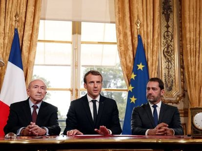 El presidente Emmanuel Macron durante la firma de la nueva ley antiterrorista 
