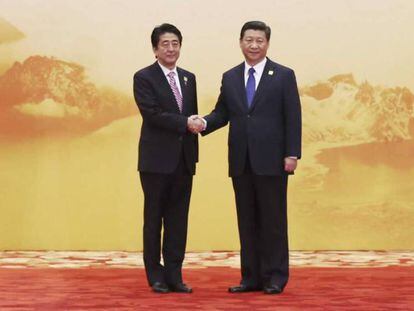 El presidente chino, Xi Jinping, y el primer ministro japonés, Shinzo Abe, en 2014.
