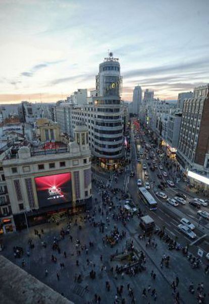 El cine Callao y el edificio Carrión, con la Gran Vía al fondo.