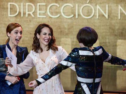 Leticia Dolera (i), Carla Simón y Paula Ortiz en los Goya 2018.