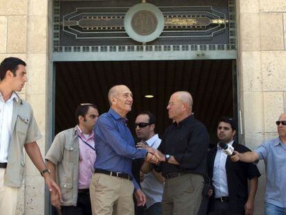 Ehud Olmert abandona el juzgado esta ma&ntilde;ana en Jerusalem.