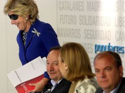 La presidenta madrileña, en una reunión reciente de la dirección del PP.