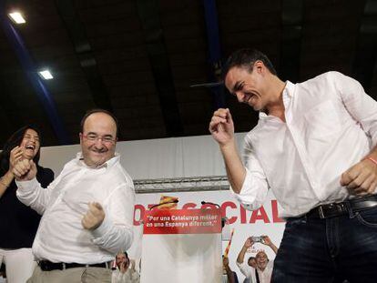 Unos estaban juntos por el sí, otros revueltos por el no. El PSOE, eso sí, siempre halla una tercera vía: juntos por el ritmo. Iceta y Sánchez bailan por ella.