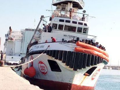 La tripulación de la nave completó el jueves su quinto rescate en el Mediterráneo, en el que socorrió a un centenar de personas