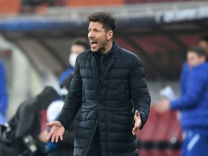 Simeone durante el partido contra el Chelsea en Bucarest este martes.