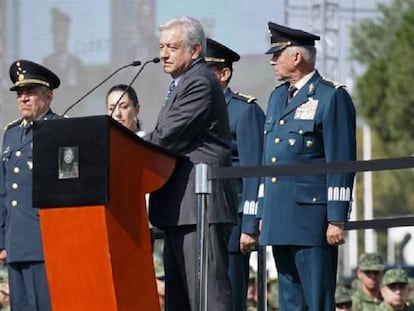 López Obrador, reunido con las Fuerzas Armadas.