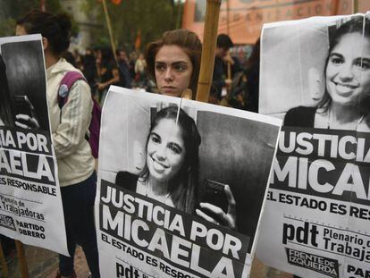 Marcha en la Plaza de Mayo para exigir el esclarecimiento del crimen de Micaela Garc&iacute;a, el d&iacute;a 11 de abril.