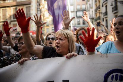 Cientos de personas se manifiestan en Pamplona por a libertad provisional de La Manada.