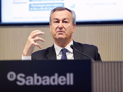 César González-Bueno, consejero delegado de Banco Sabadell, durante una rueda de prensa.