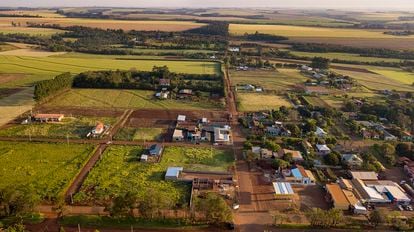 Borde sur del casco urbano del municipio de Raúl Peña, en Alto Paraná. Las tierras para cultivo se pierden en el horizonte.