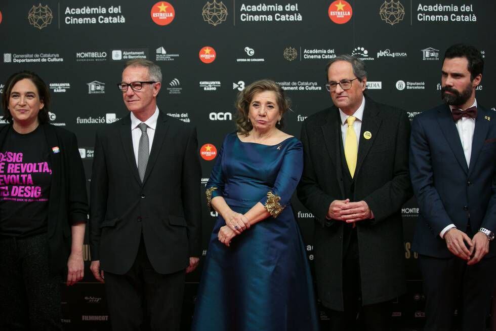 La alcaldesa de Barcelona, Ada Colau, junto al ministro de Cultura, José Guirao, Isona Passola, presidenta de la Academia, el president de la Generalitat, Quim Torra, y el del Parlament, Roger Torrent.