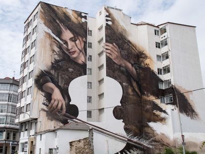 Mural de SFHIR en un edificio de nueve pisos en la ciudad de Fene (A Coruña).