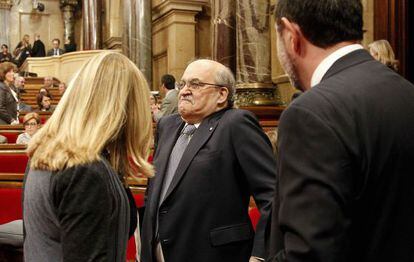 Andreu Mas-Colell, consejero de Economia, junto a la vicepresidenta Joana Ortega y el consejero Ramon Espadaler en un momento del pleno.